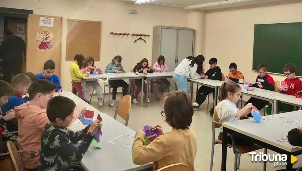 Visitas culturales y talleres de manualidades en la programación especial para niños y mayores en Carbajosa